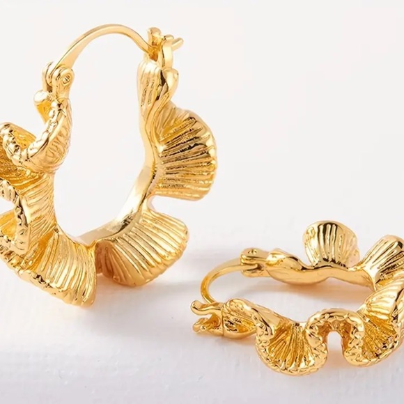 NWOT Cara 14K Gold Plated Hoop Earrings - Picture 3 of 3